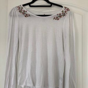 White balloon sleeve top with floral details